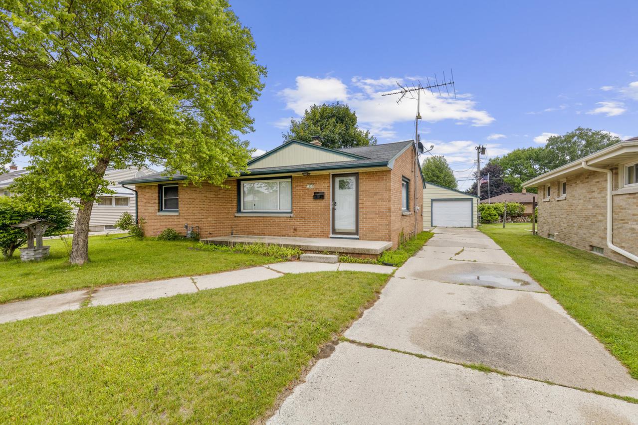 2903 Wedemeyer St, Sheboygan, WI 53081
