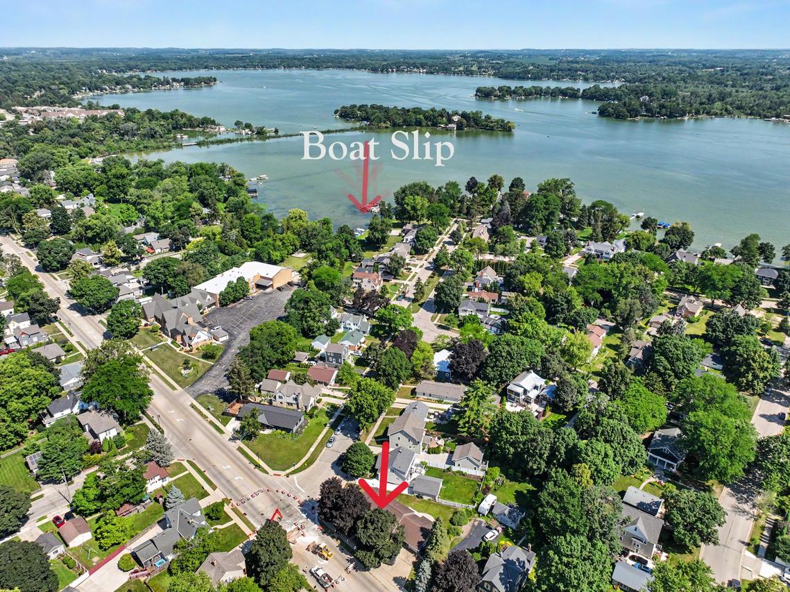 632 W Wisconsin Ave, Oconomowoc, WI 53066