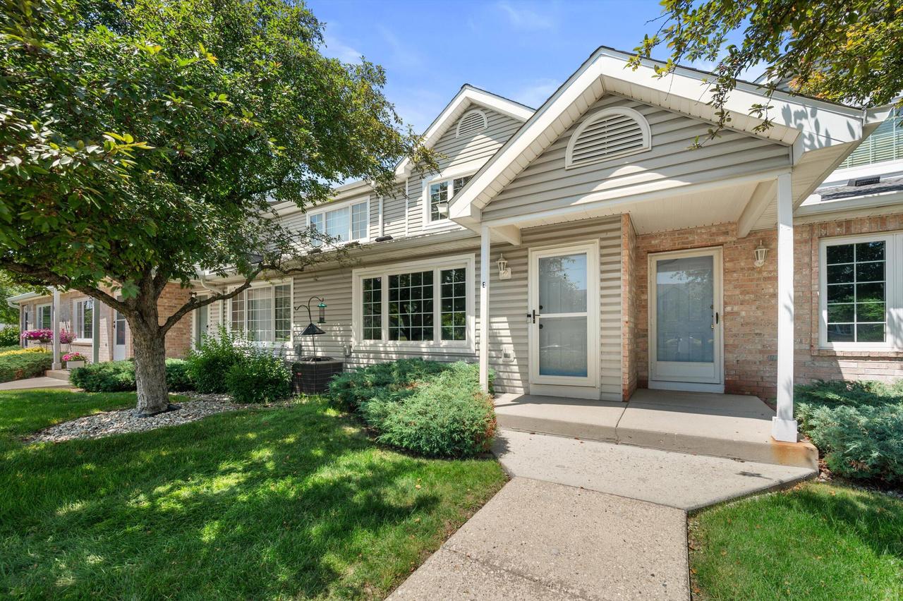 10154 W Whitnall Edge Dr #E, Franklin, WI 53132