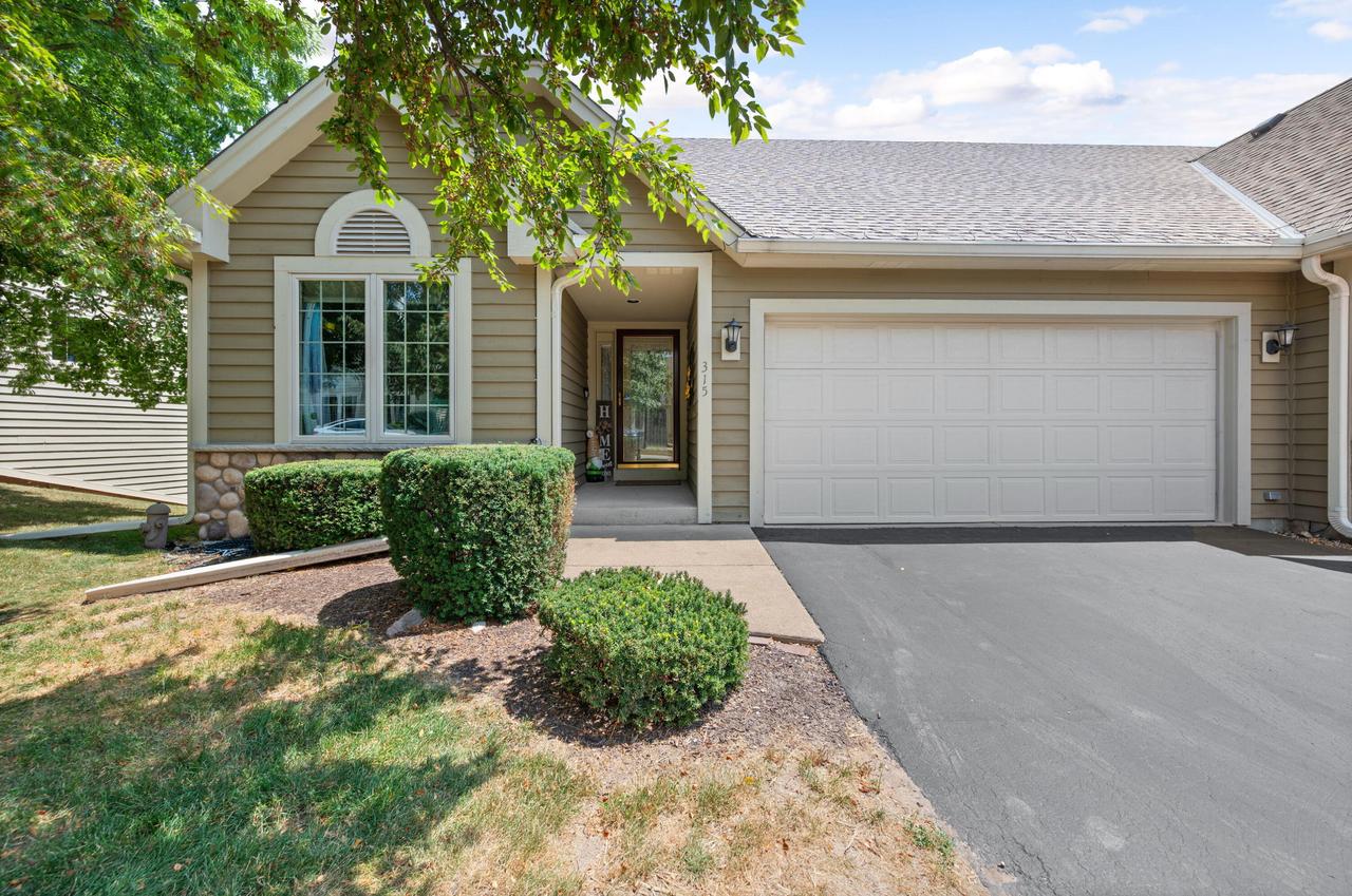 315 Endfield Cir #37, Waukesha, WI 53186
