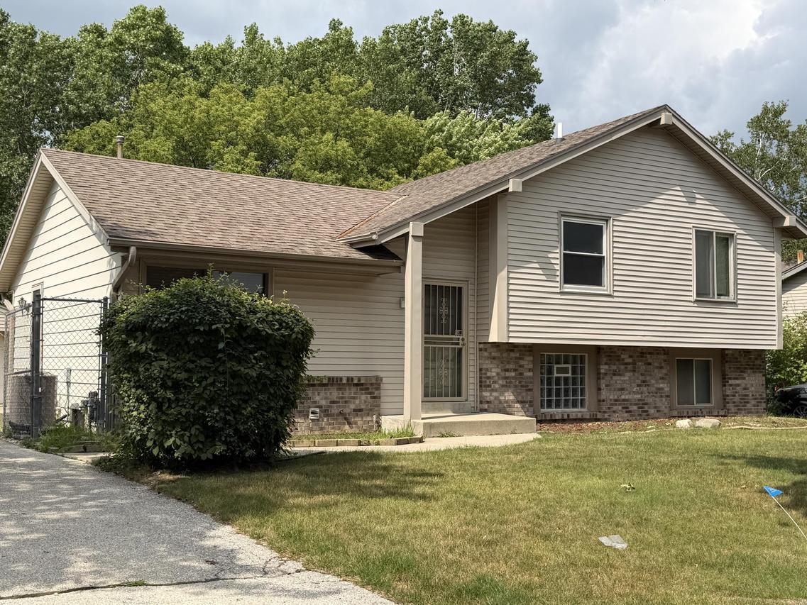 9812 W Darnel Ave, Milwaukee, WI 53224