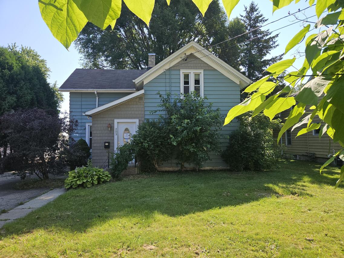 203 Wayland St, Beaver Dam, WI 53916