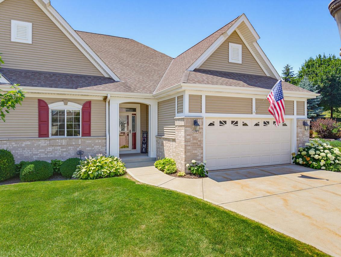 2408 Deercrest Ct, Waukesha, WI 53188