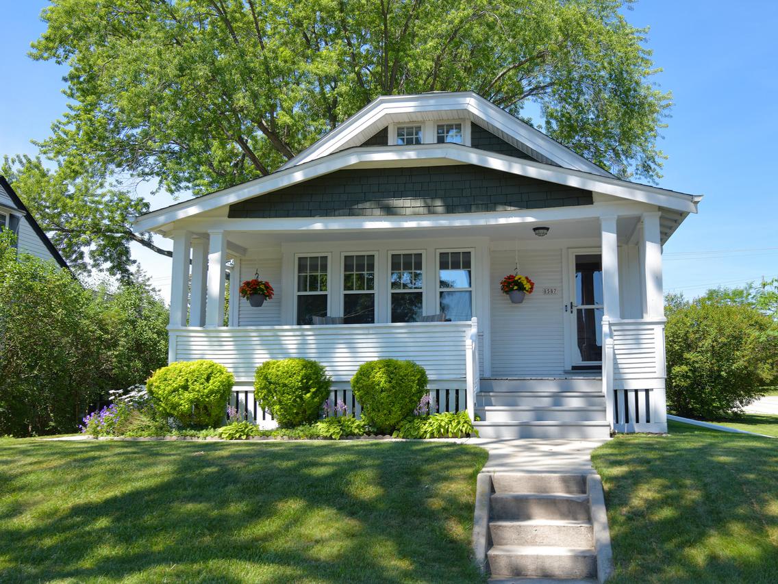 8587 N 42nd St, Brown Deer, WI 53209