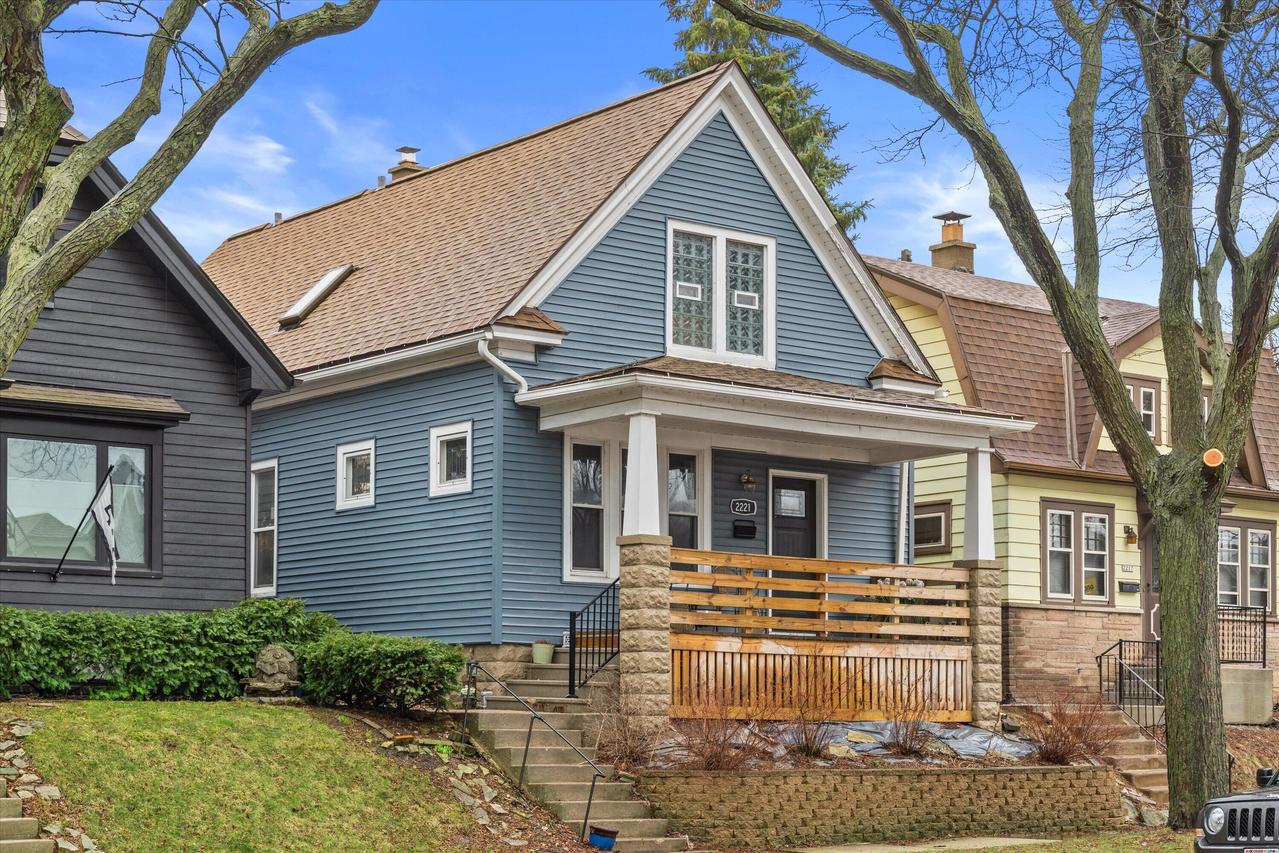 2221 E Oklahoma Ave, Milwaukee, WI 53207