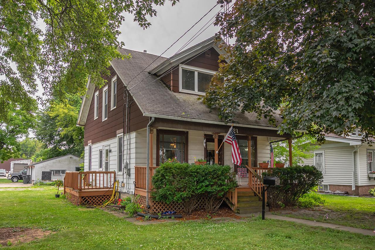 521 E Main St, Waterford, WI 53185