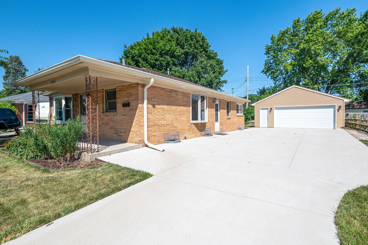 2906 Delaware Ave, Racine, WI 53403