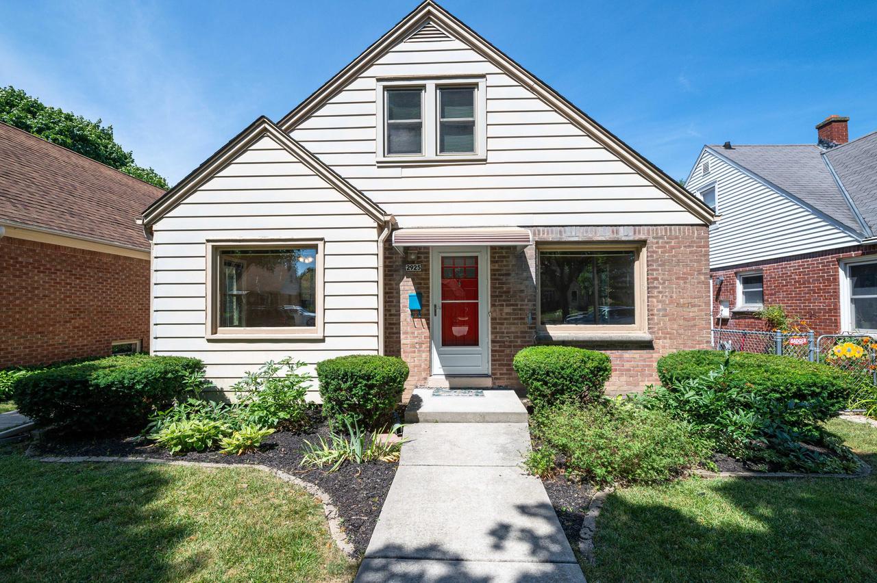 2925 N 85th St, Milwaukee, WI 53222