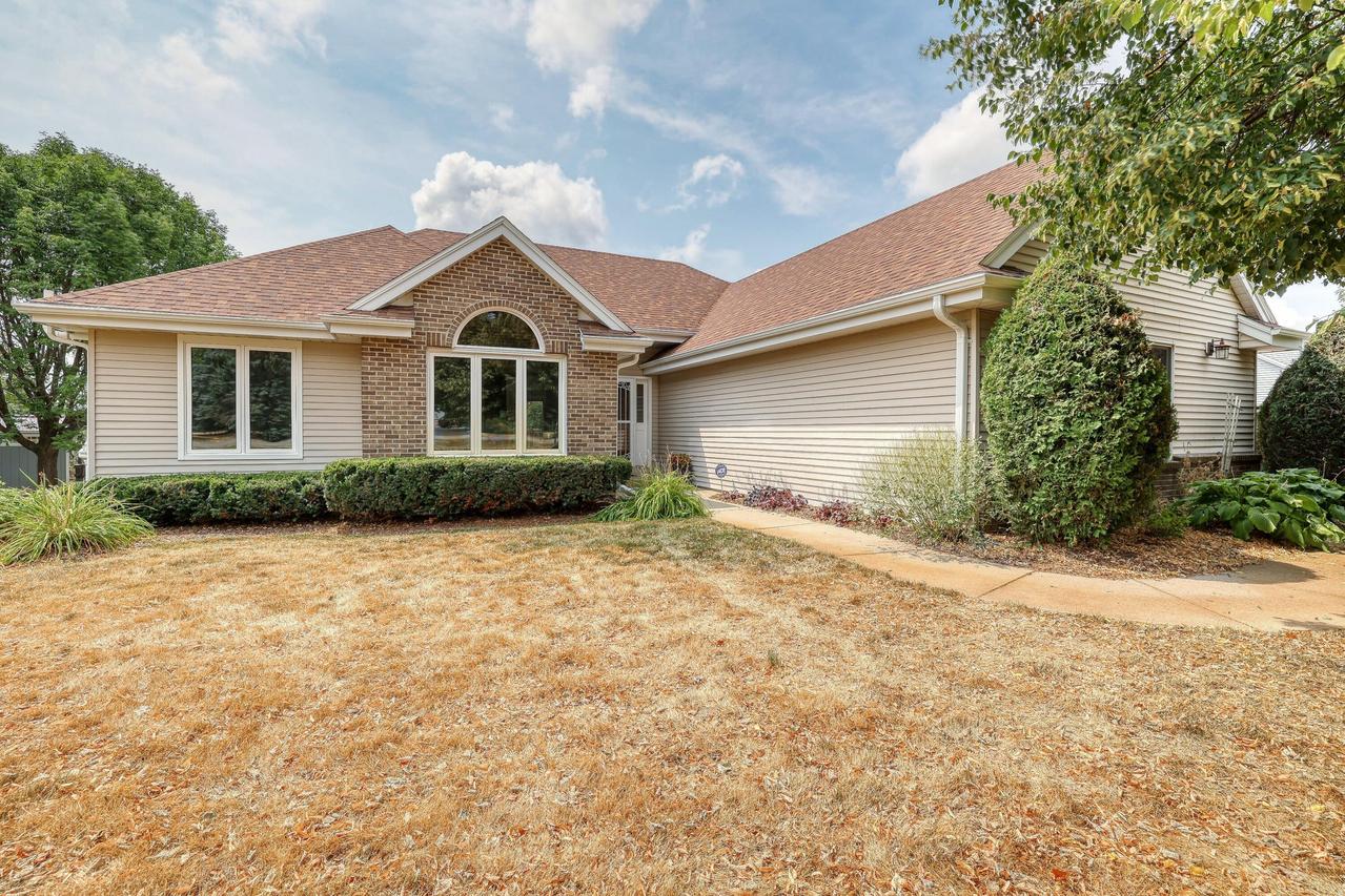 N54W35613 Hill Rd, Lac La Belle, WI 53066