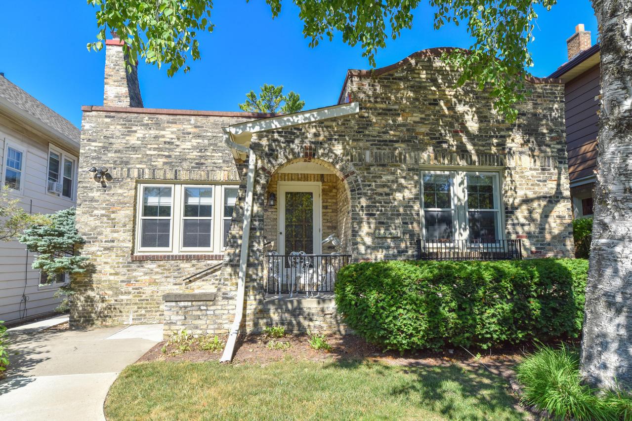 3567 N Murray Ave, Shorewood, WI 53211