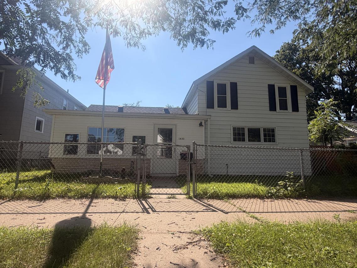 1633 Avon St, La Crosse, WI 54603