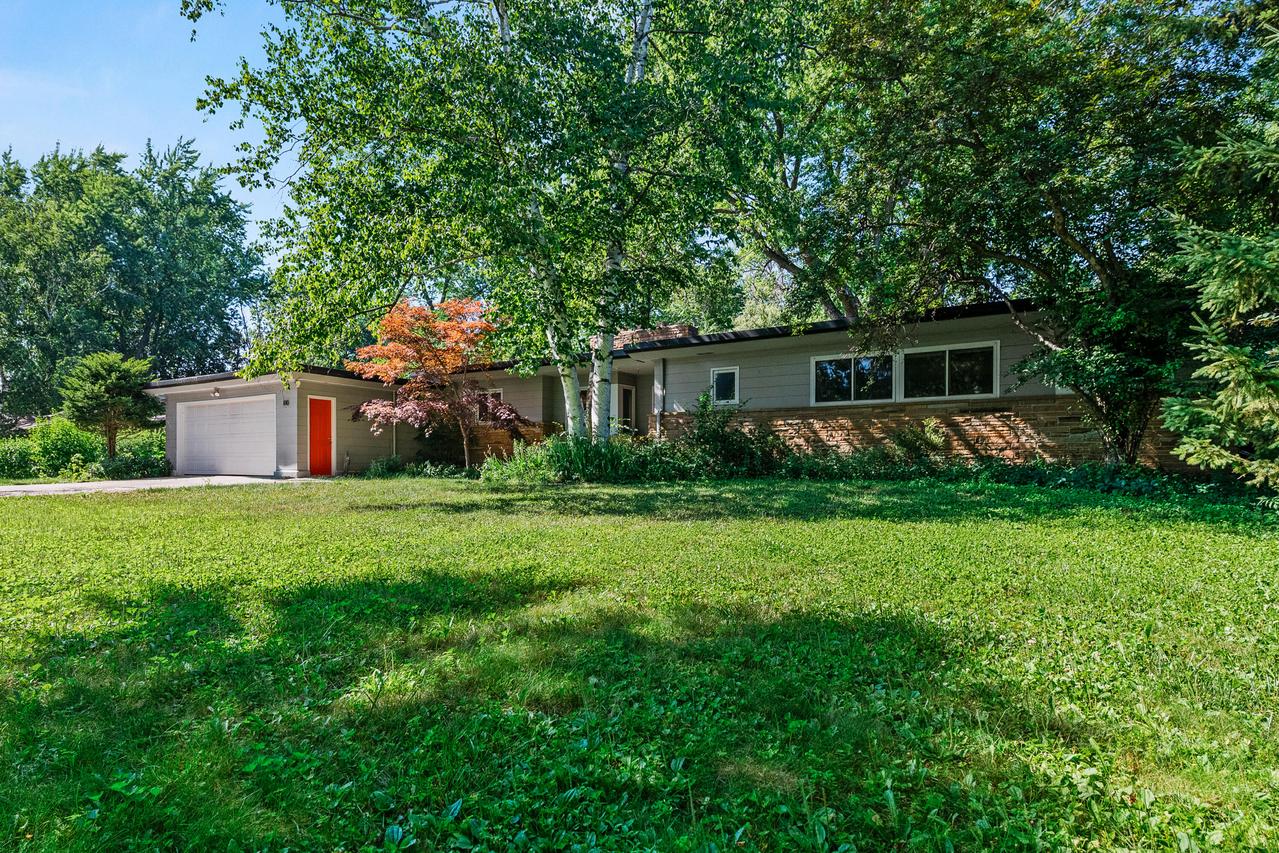 810 E Fairy Chasm Rd, Bayside, WI 53217