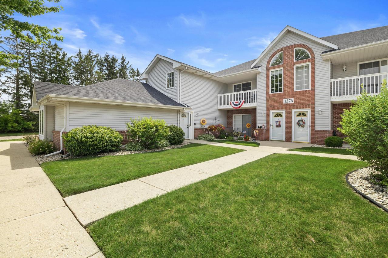 1276 Village Centre Dr #7, Somers, WI 53144