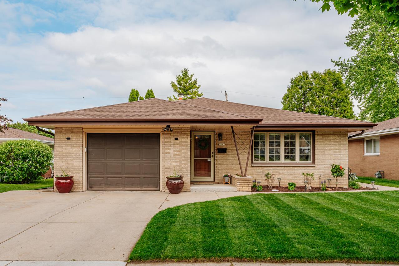 3442 S 86th St, Milwaukee, WI 53227
