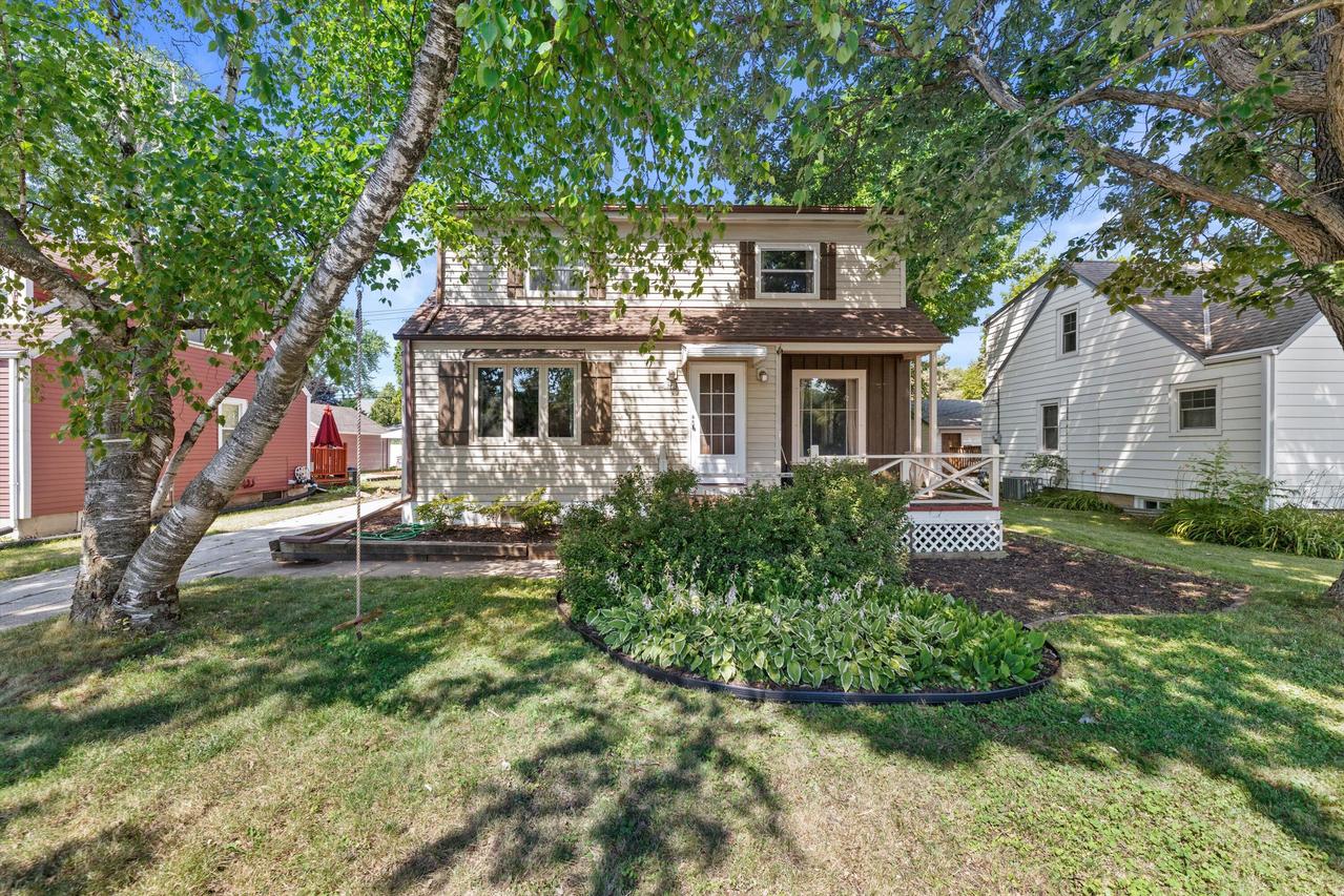 1085 S Calhoun Rd, Brookfield, WI 53005