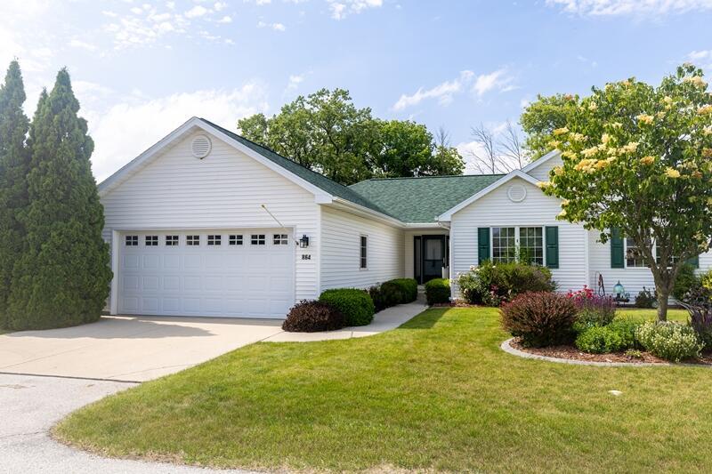 864 Eagles Way, Plymouth, WI 53073