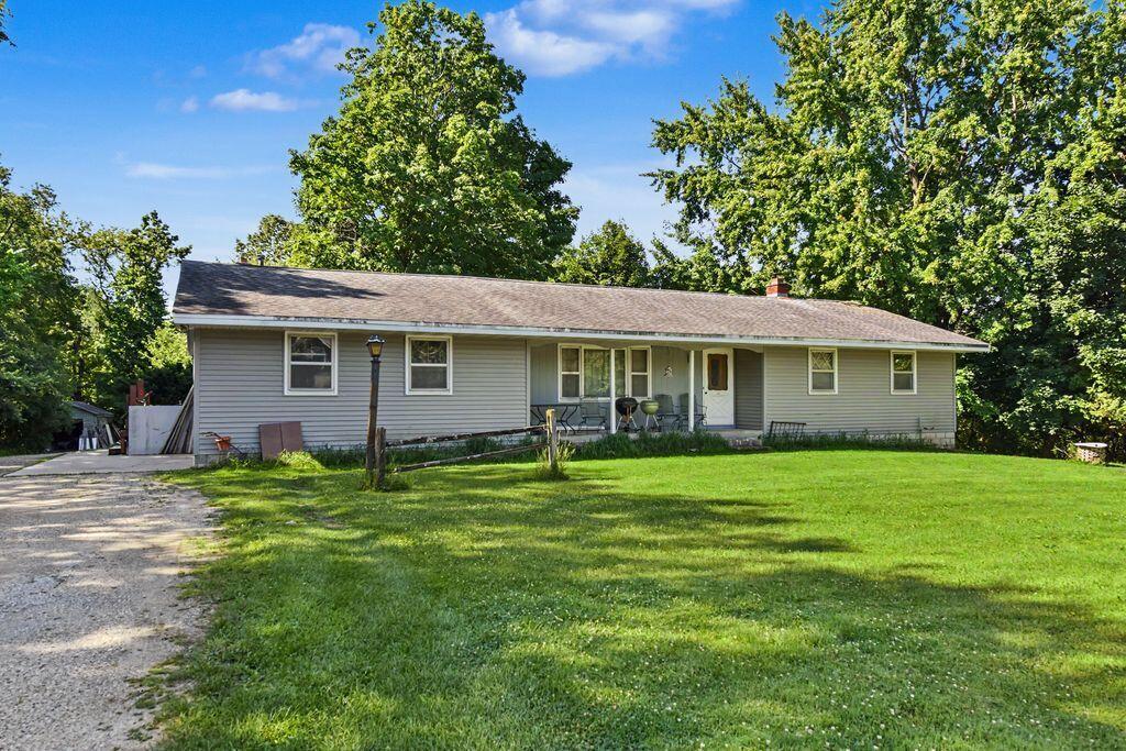 11927 Western Ave, Cedarburg, WI 53012