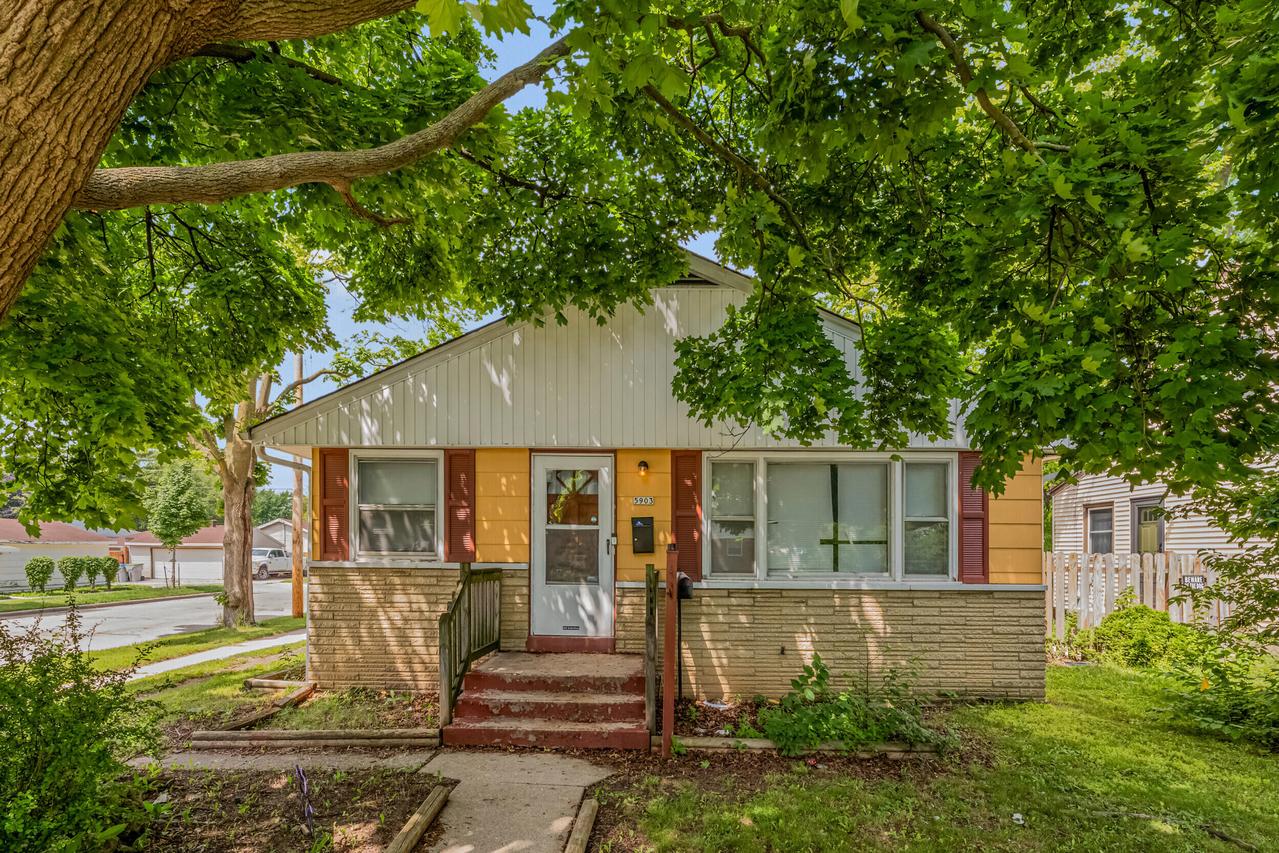5903 N 79th St, Milwaukee, WI 53218
