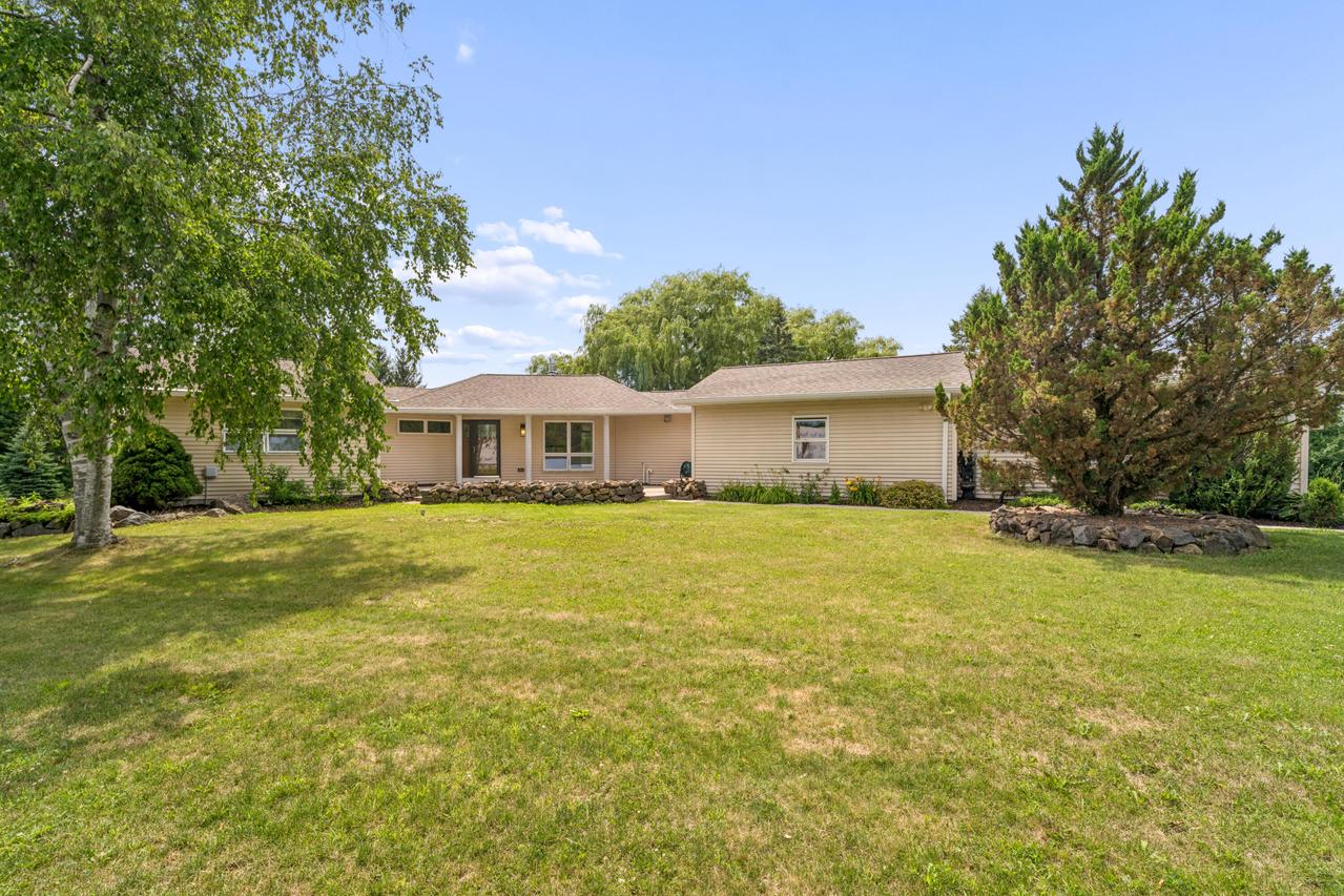 N1998 N River Rd, Auburn, WI 53010