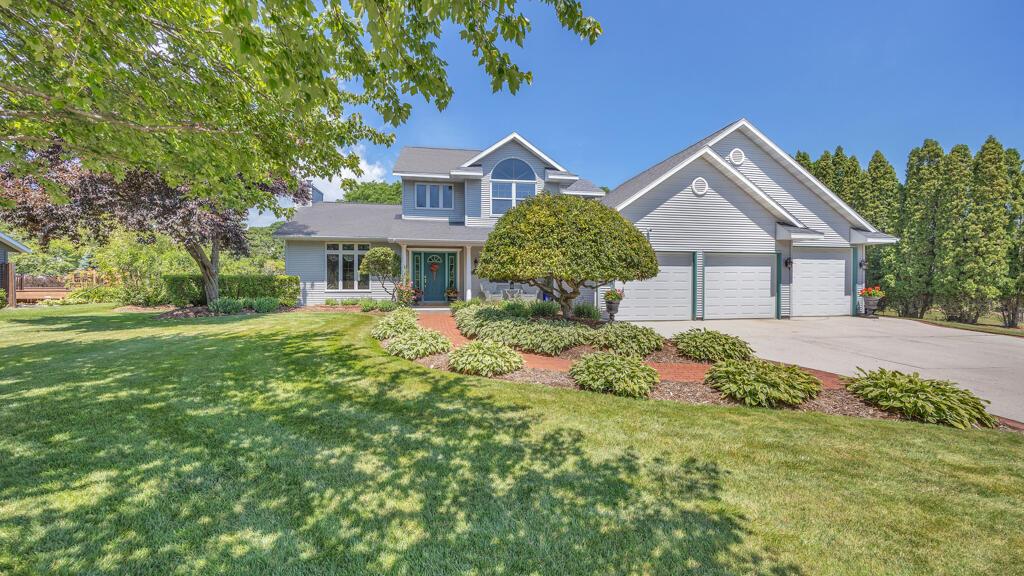 404 S Hills Dr, Plymouth, WI 53073