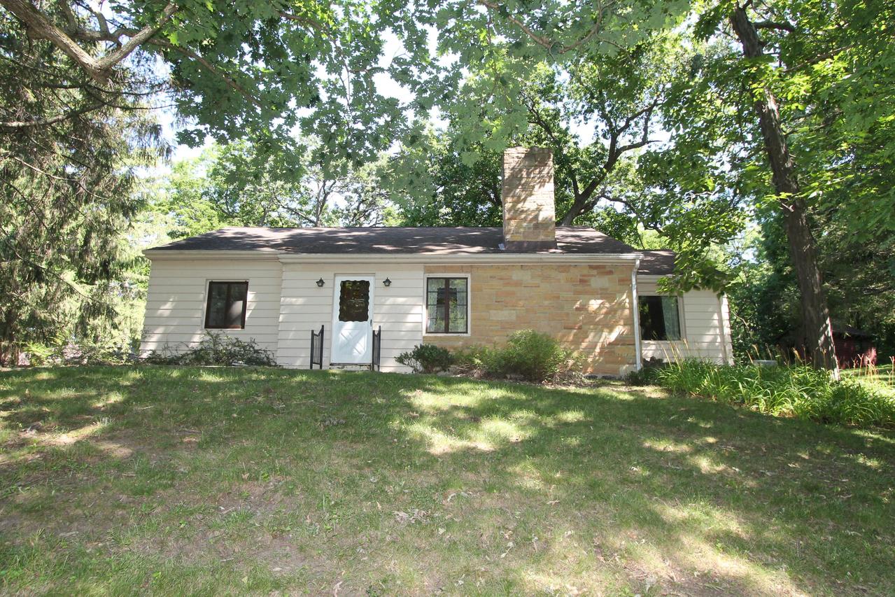 29306 Durand Ave, Burlington, WI 53105