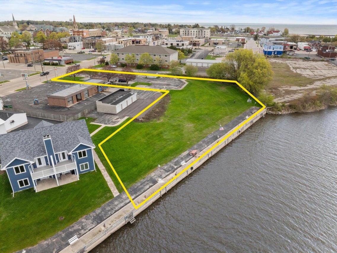 1609 16th St #A, Two Rivers, WI 54241