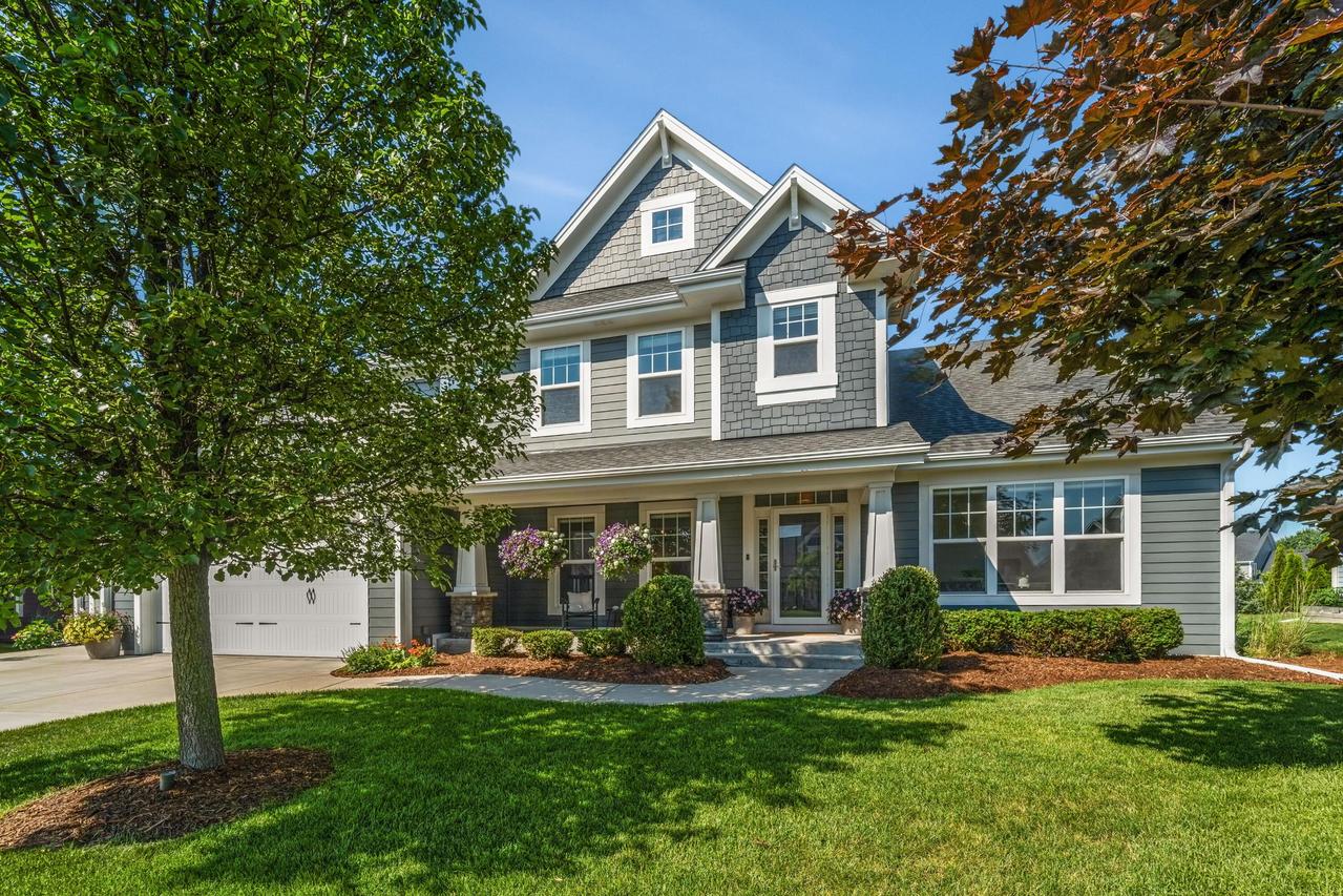 W79N423 Ridgeway Ln, Cedarburg, WI 53012