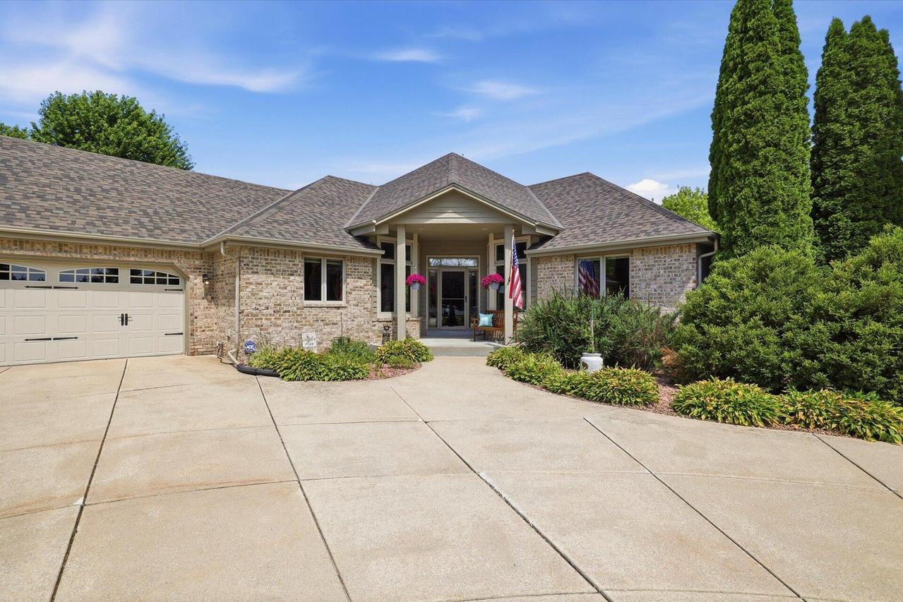 S75W13802 Bluhm Ct, Muskego, WI 53150