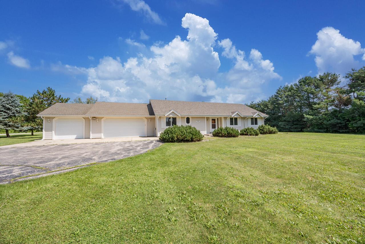 7490 Roosevelt Rd, Erin, WI 53027