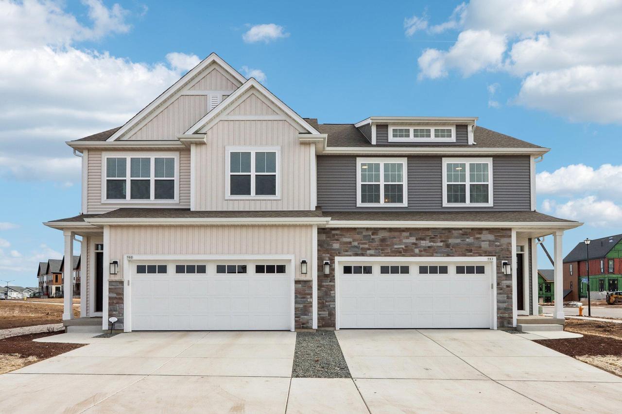 945 Lagom Way, Oconomowoc, WI 53066