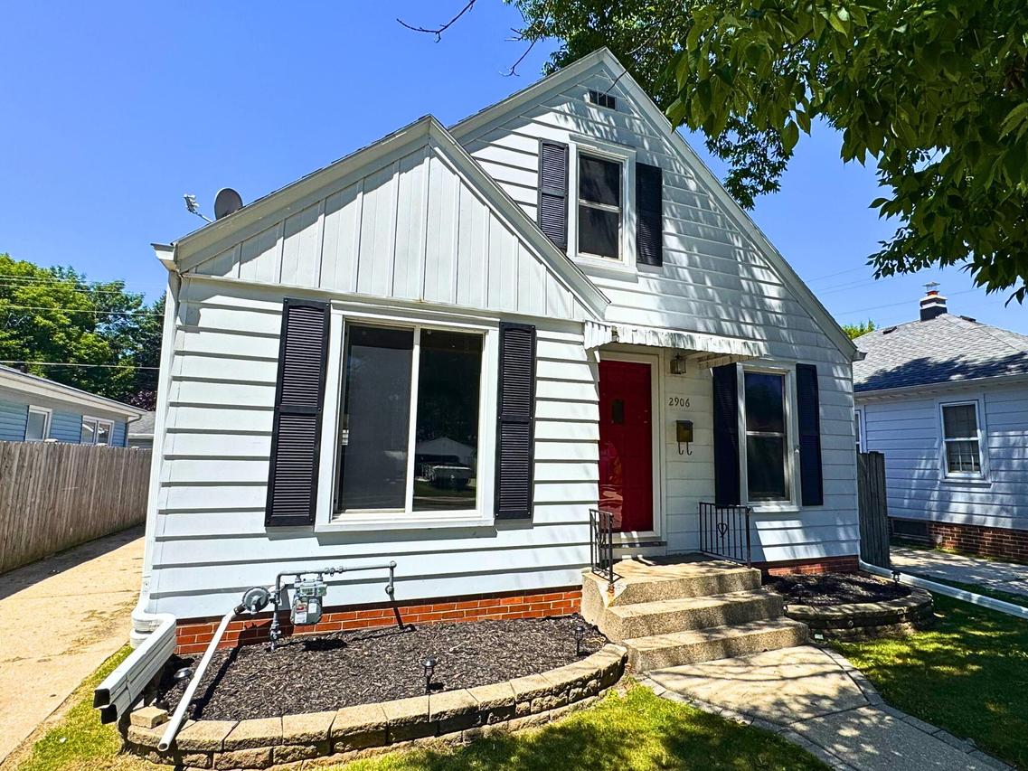 2906 Erie St, Racine, WI 53402