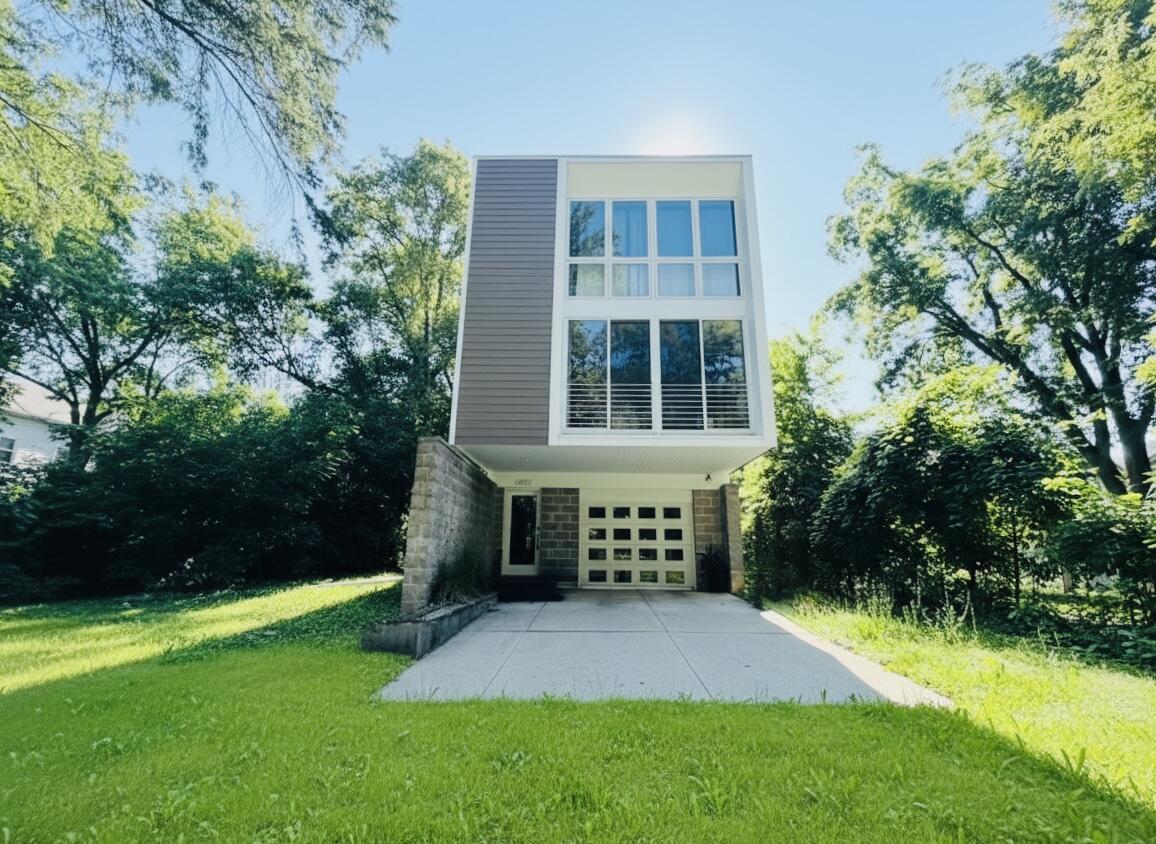6022 N Sunny Point, Glendale, WI 53209