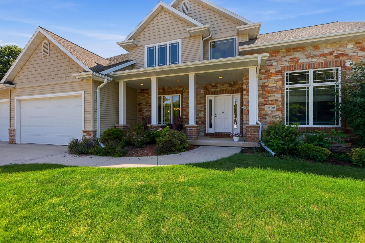 1606 S Carver Ln, Appleton, WI 54914
