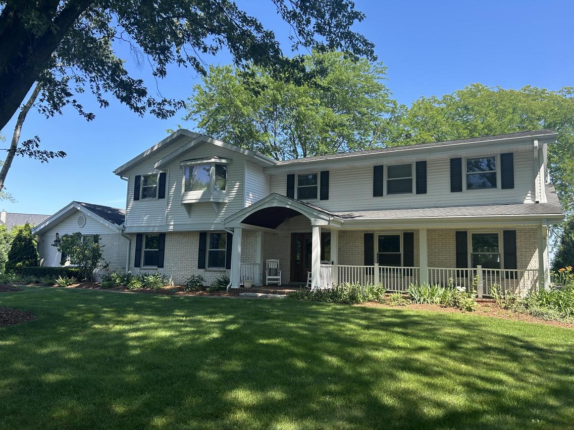 10720 N Fairway Cir, Mequon, WI 53092