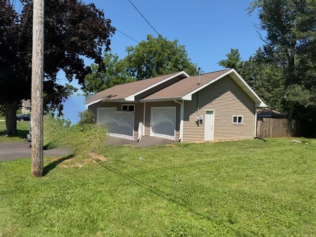 W1048 Geranium Rd, Bloomfield, WI 53128