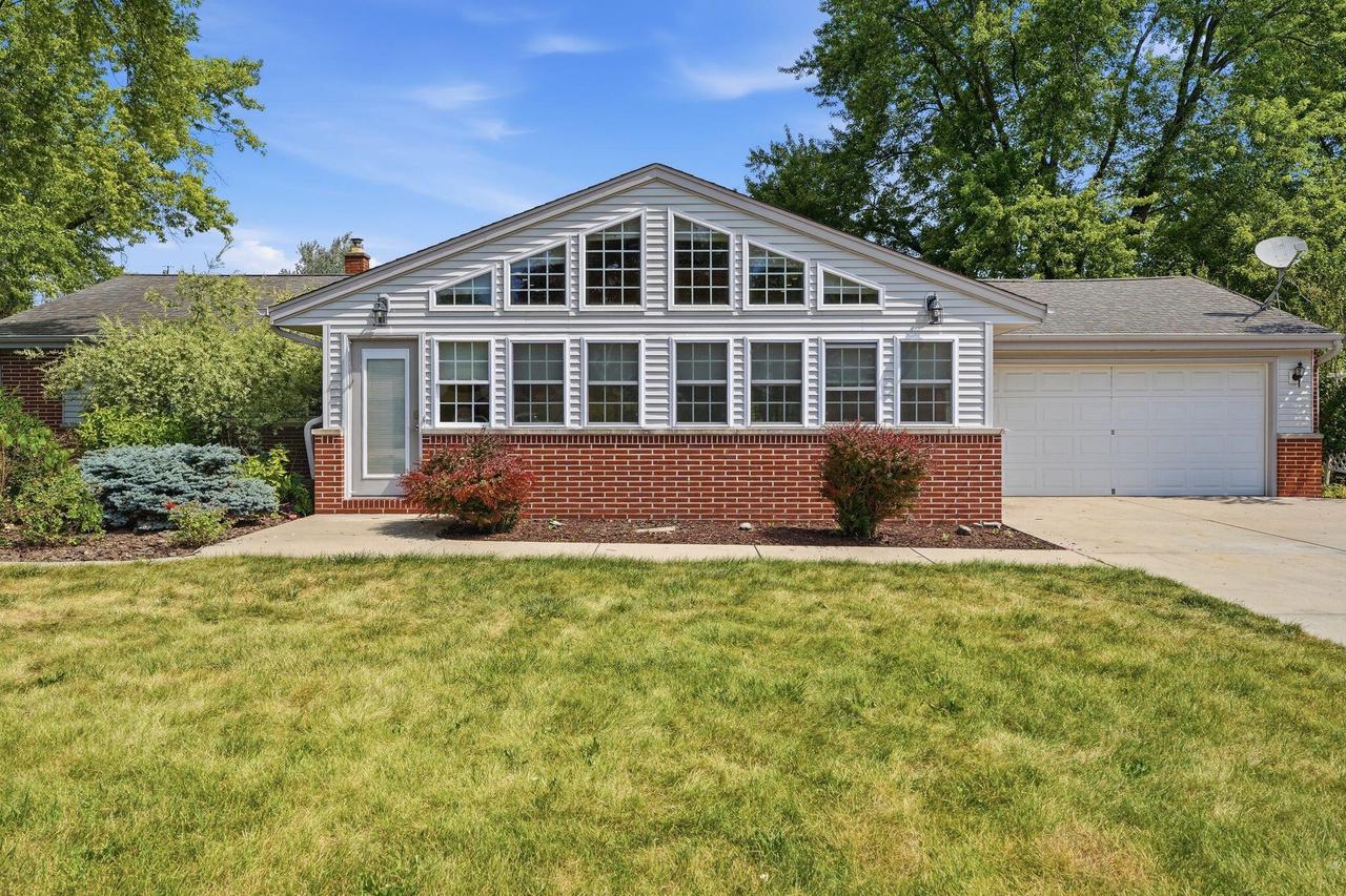 16730 S Willow Ridge, Brookfield, WI 53005