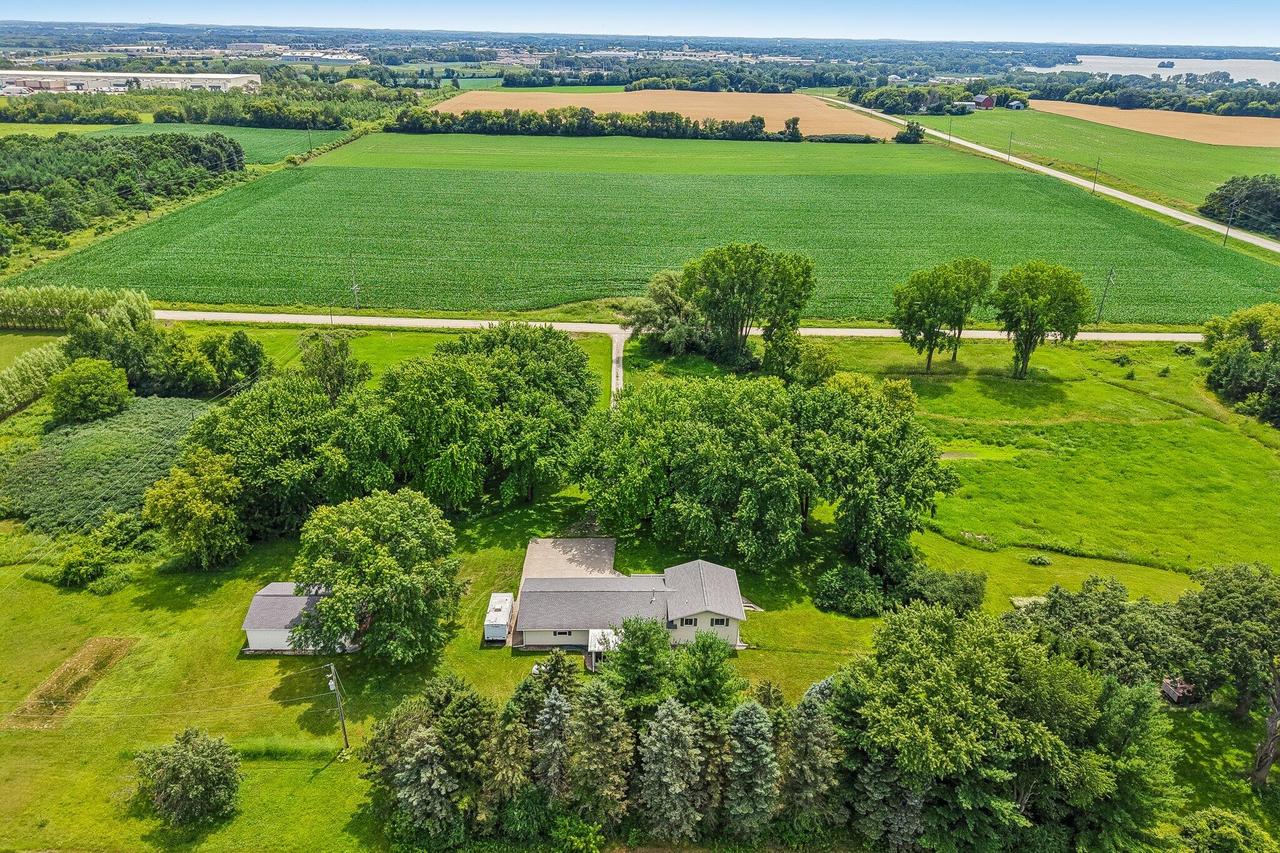 W8560 Hemlock Rd, Trenton, WI 53916