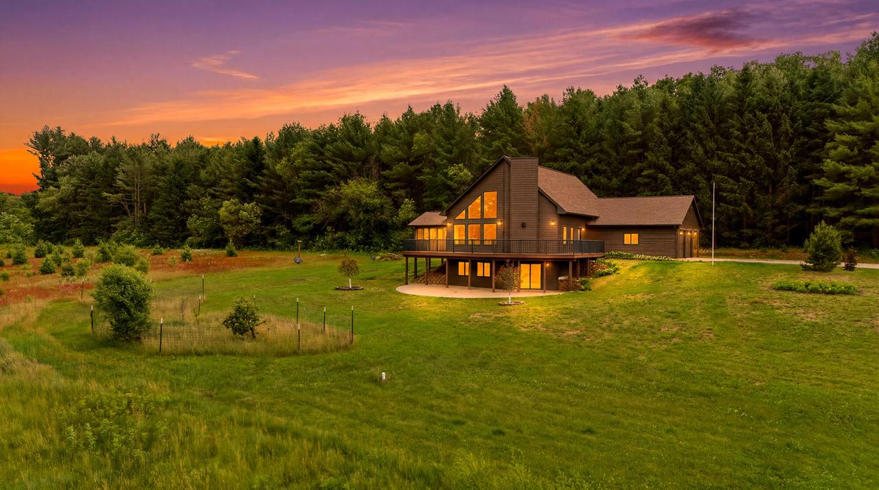 W25377 Park Rd, Trempealeau, WI 54661