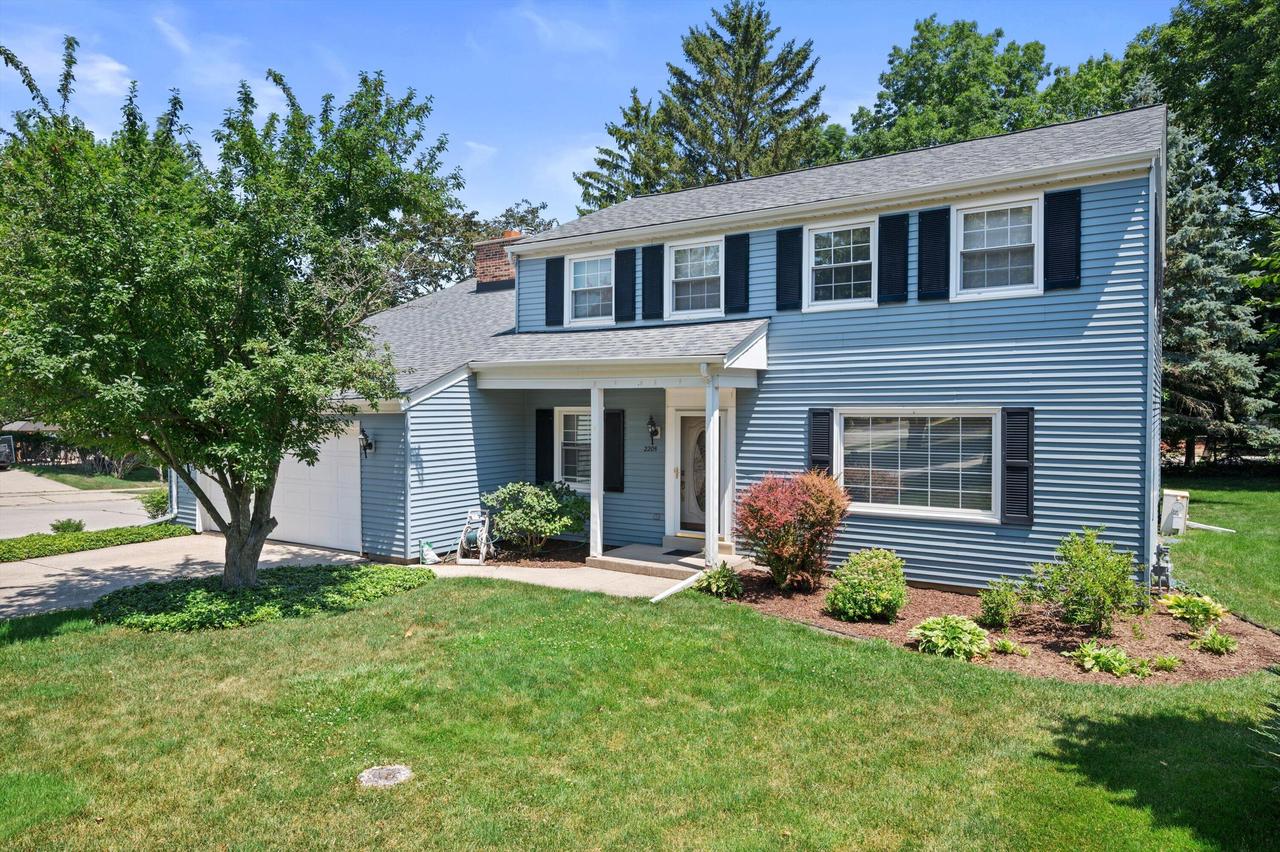2205 Cottage Ct, Waukesha, WI 53188