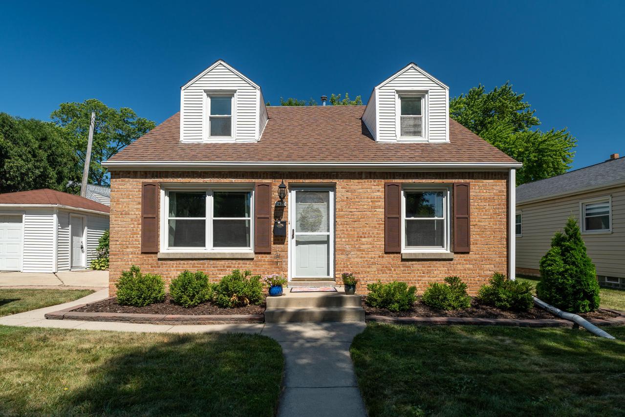 9420 W Saint Paul Ave, Milwaukee, WI 53226