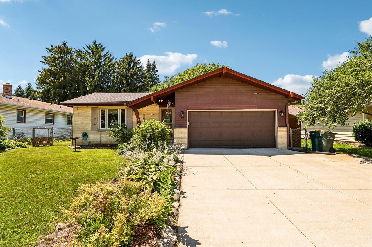 708 Riverview Dr, West Bend, WI 53095
