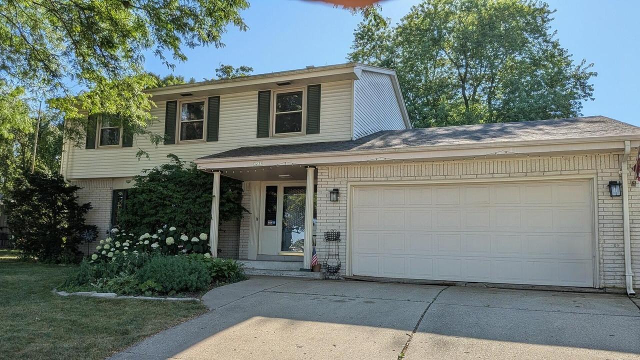 3235 S 123rd St, West Allis, WI 53227