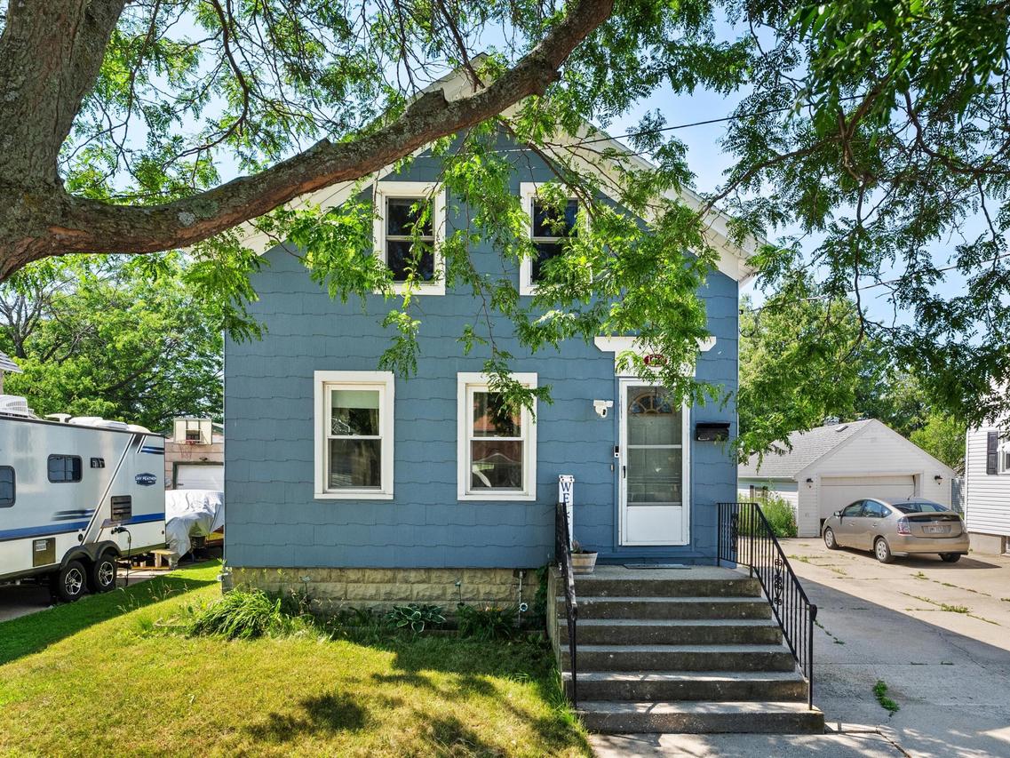 1013 20th St, Two Rivers, WI 54241