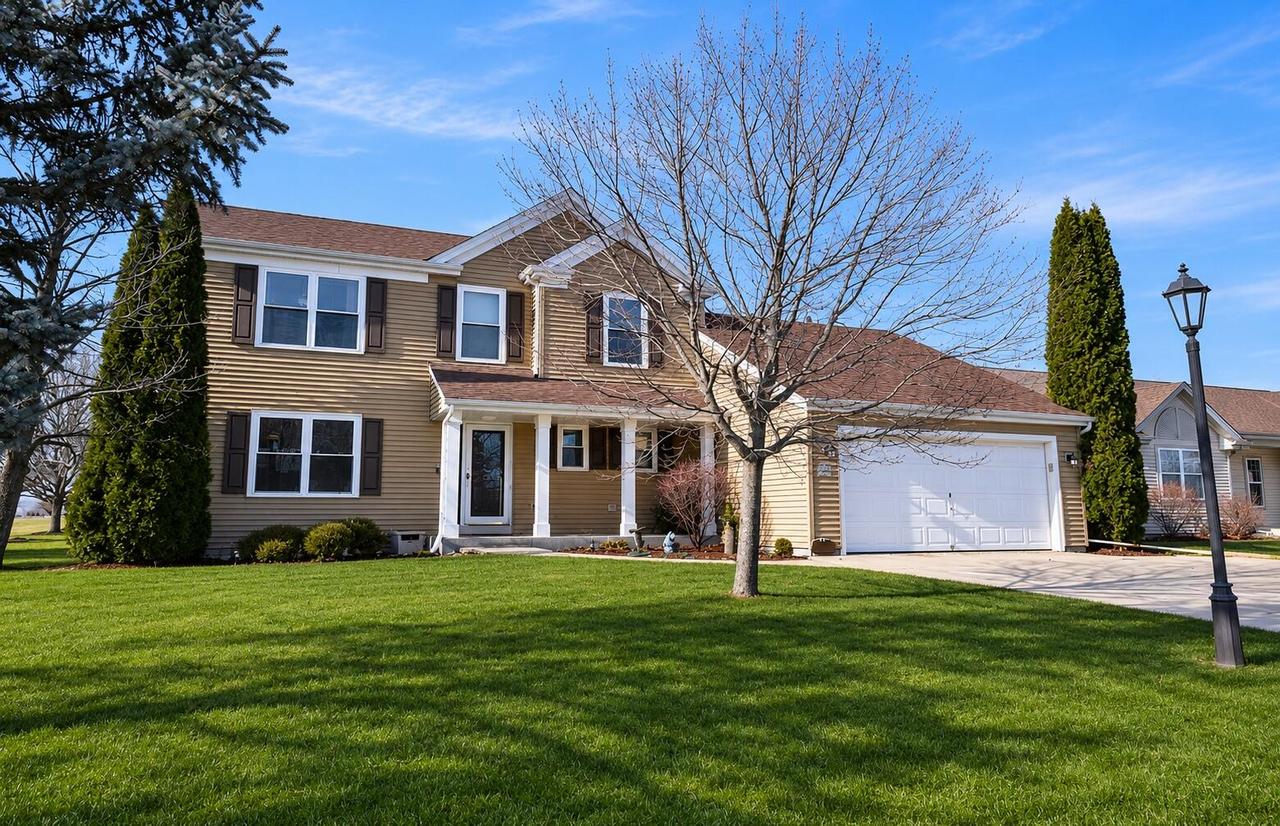 W142N9823 Amber Dr, Germantown, WI 53022
