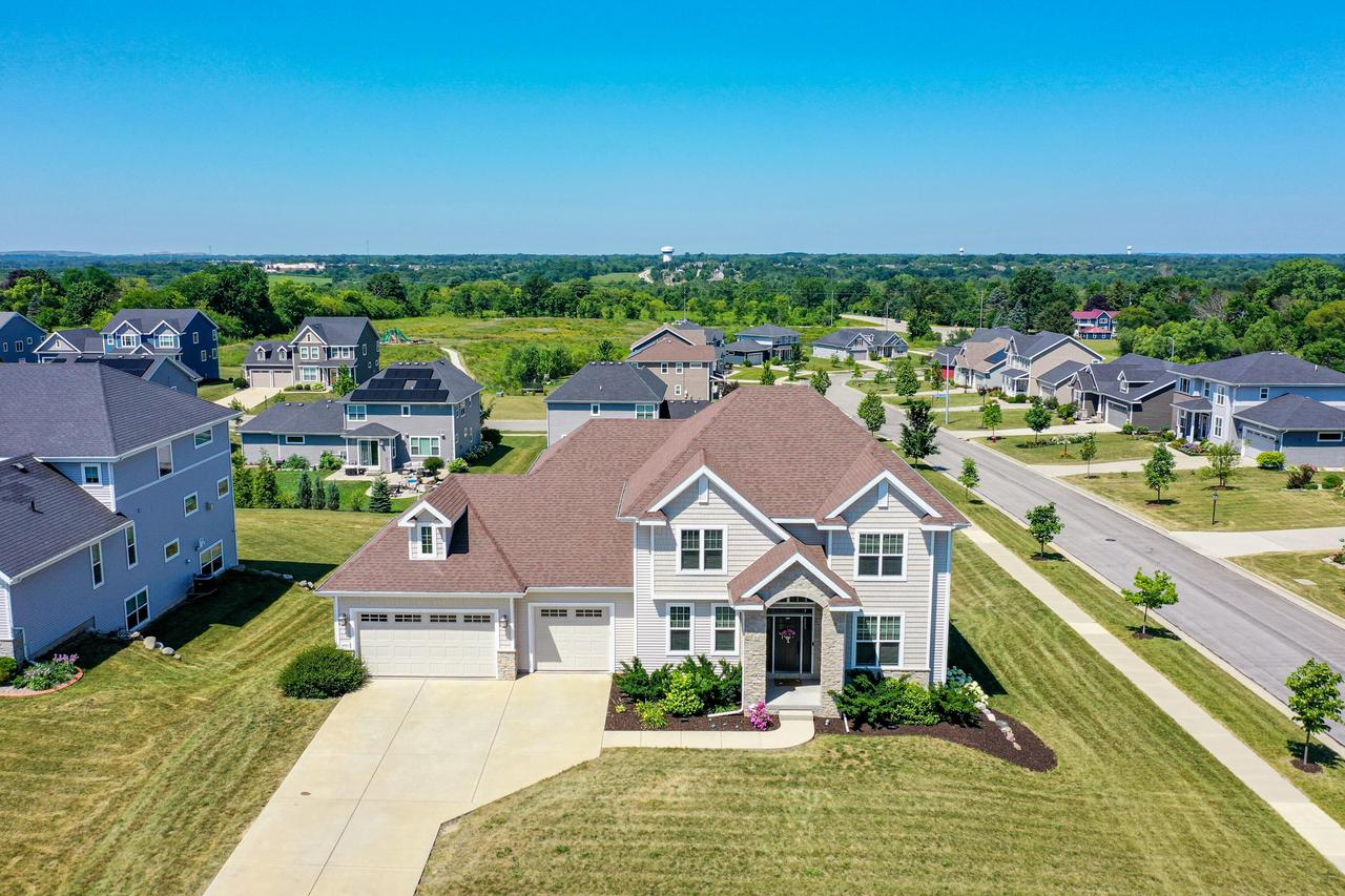 8735 S Bell Meadow, Franklin, WI 53132