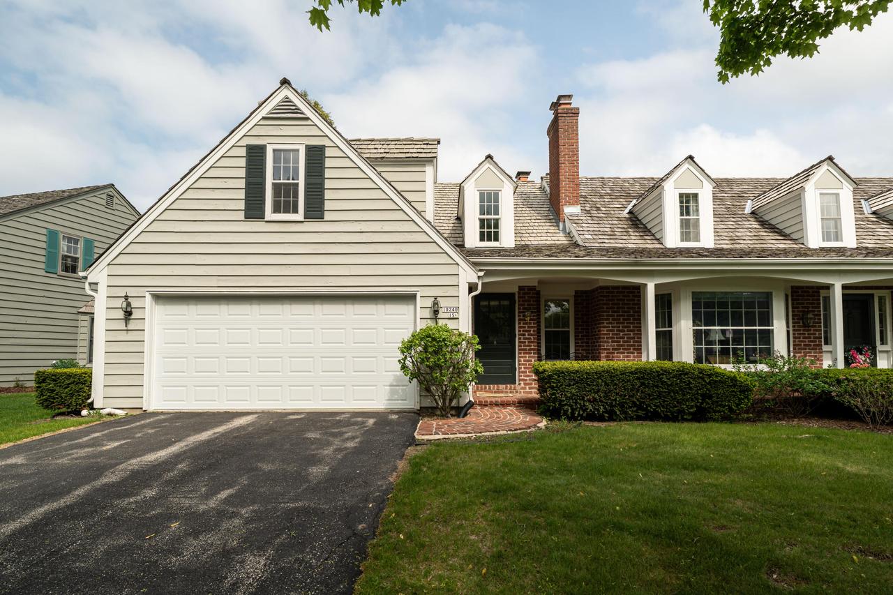10240 N Westport Cir, Mequon, WI 53092