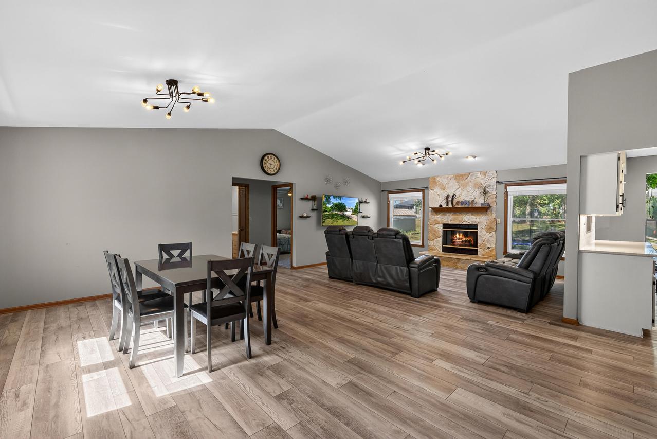 7071 S Cypress Ct, Franklin, WI 53132