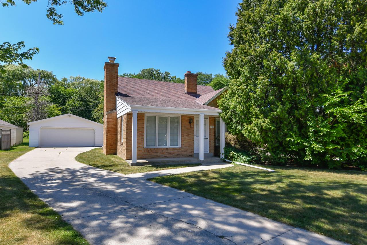 3933 S 69th St, Milwaukee, WI 53220