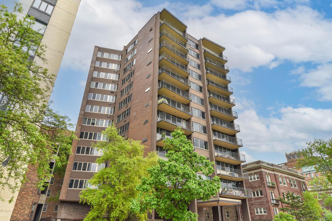 1919 N Summit Ave #1C, Milwaukee, WI 53202
