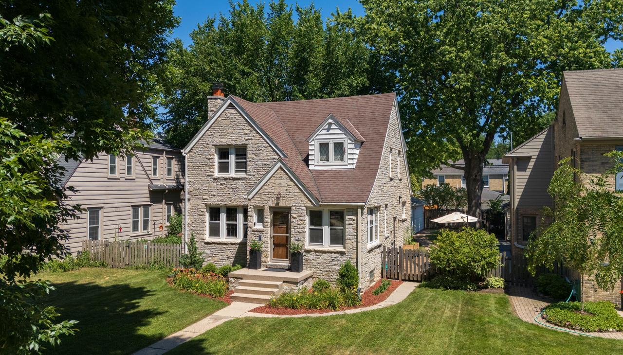 5244 N Shoreland Ave, Whitefish Bay, WI 53217